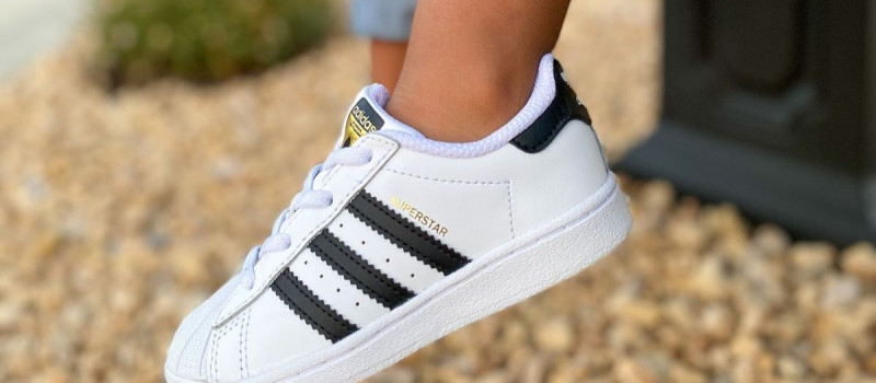 Ο Απόλυτος Οδηγός για Παιδικά Παπούτσια (2025)